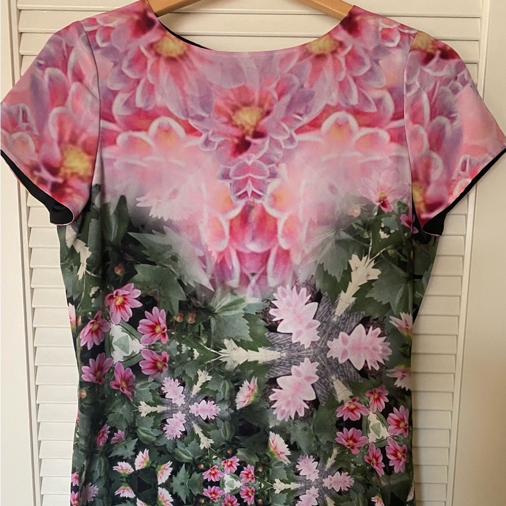 Ted Baker dress size 2 light fabric lined and very comfortable